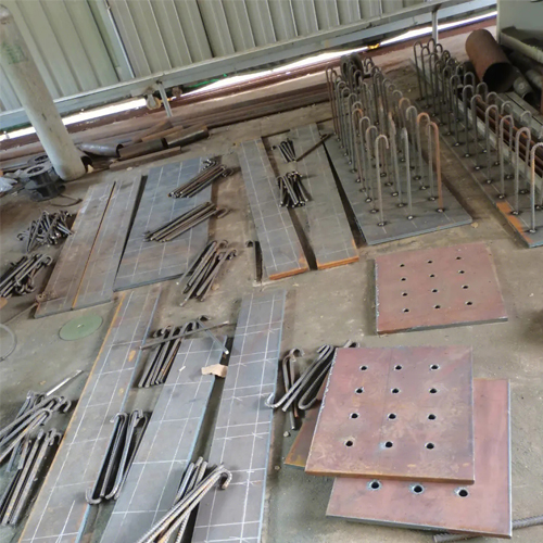 有哪些其他因素会影响吐鲁番预埋件位置的确定？